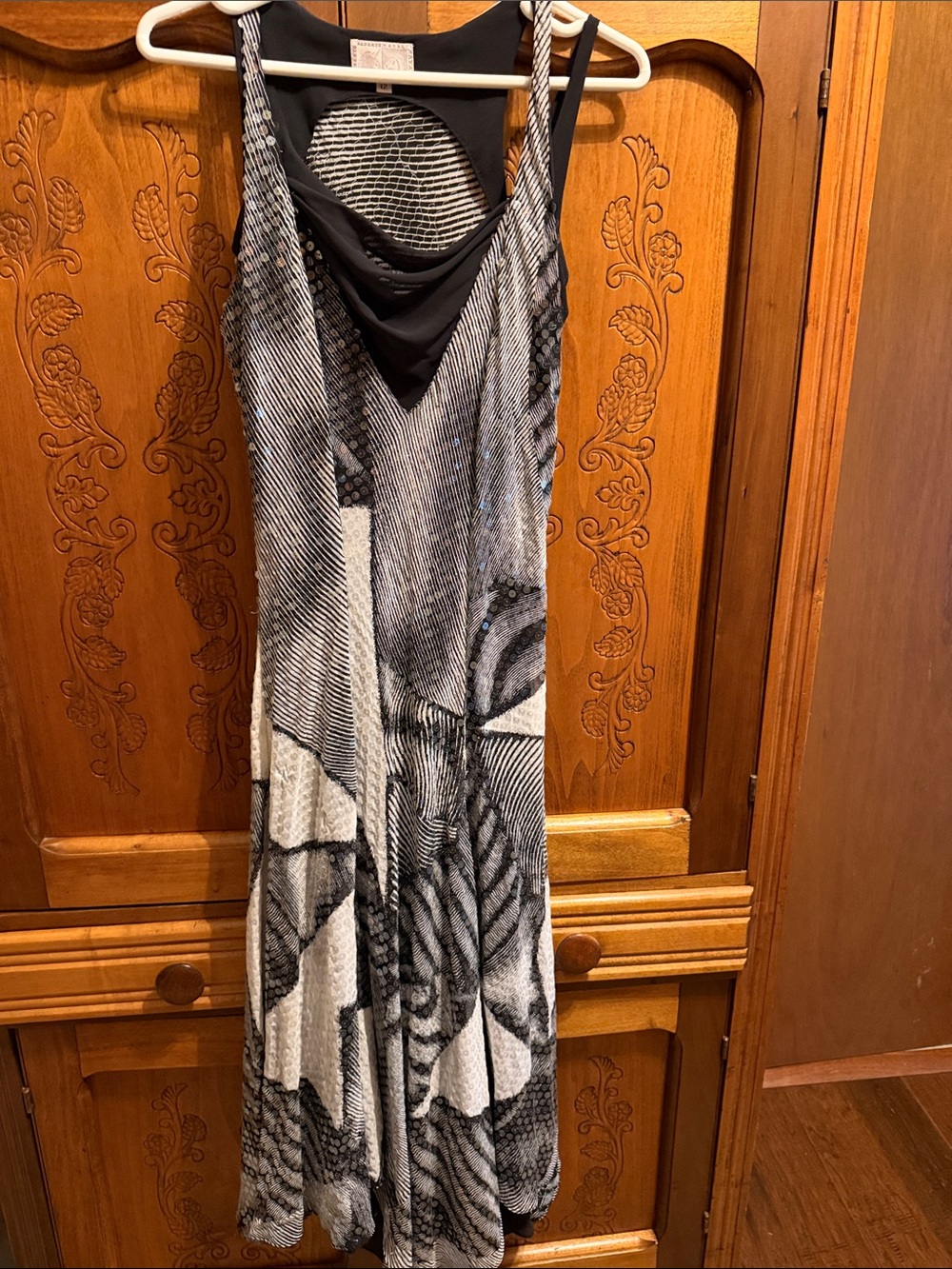 Sleeveless Black & White Patterned Women’s Dress